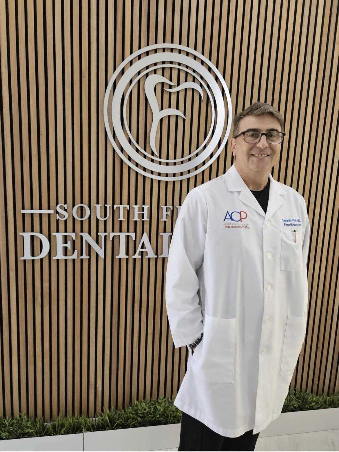 Dr. Leonardo Frydman, prosthodontist at South Florida Dental Care in Hollywood, FL